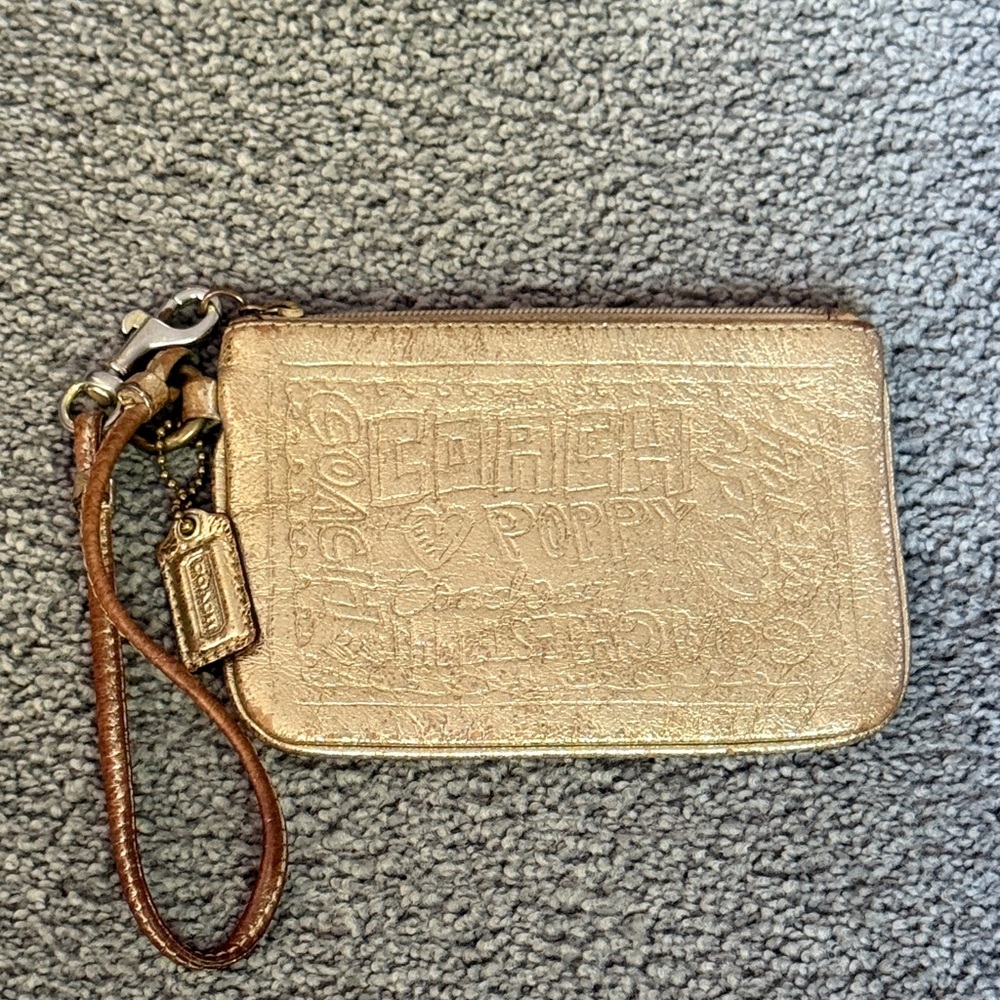 Coach Poppy Metallic Gold Wristlet. Bag Tag. Vintage. 6”x4” Envelope Style.